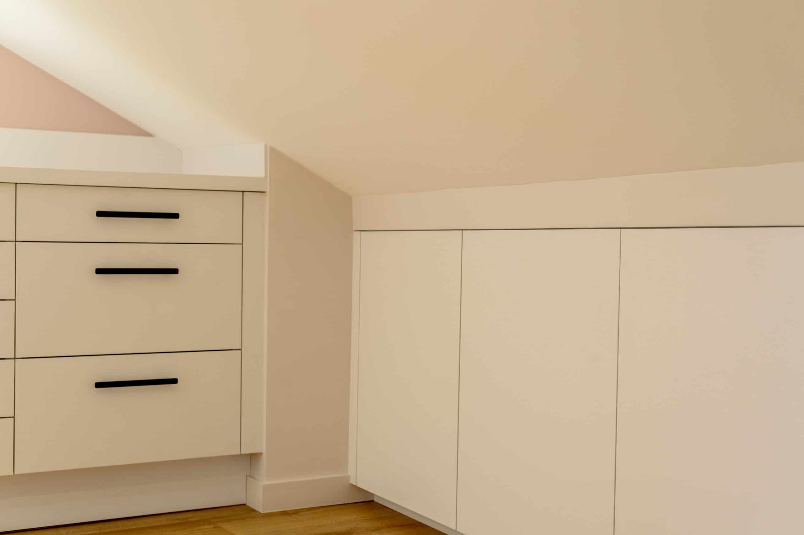 placard blanc sous combles