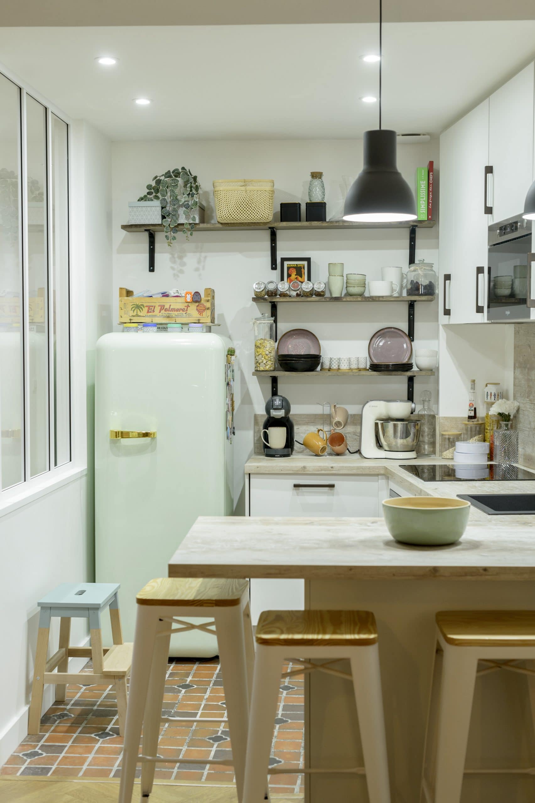 cuisine style retro blanche et bois