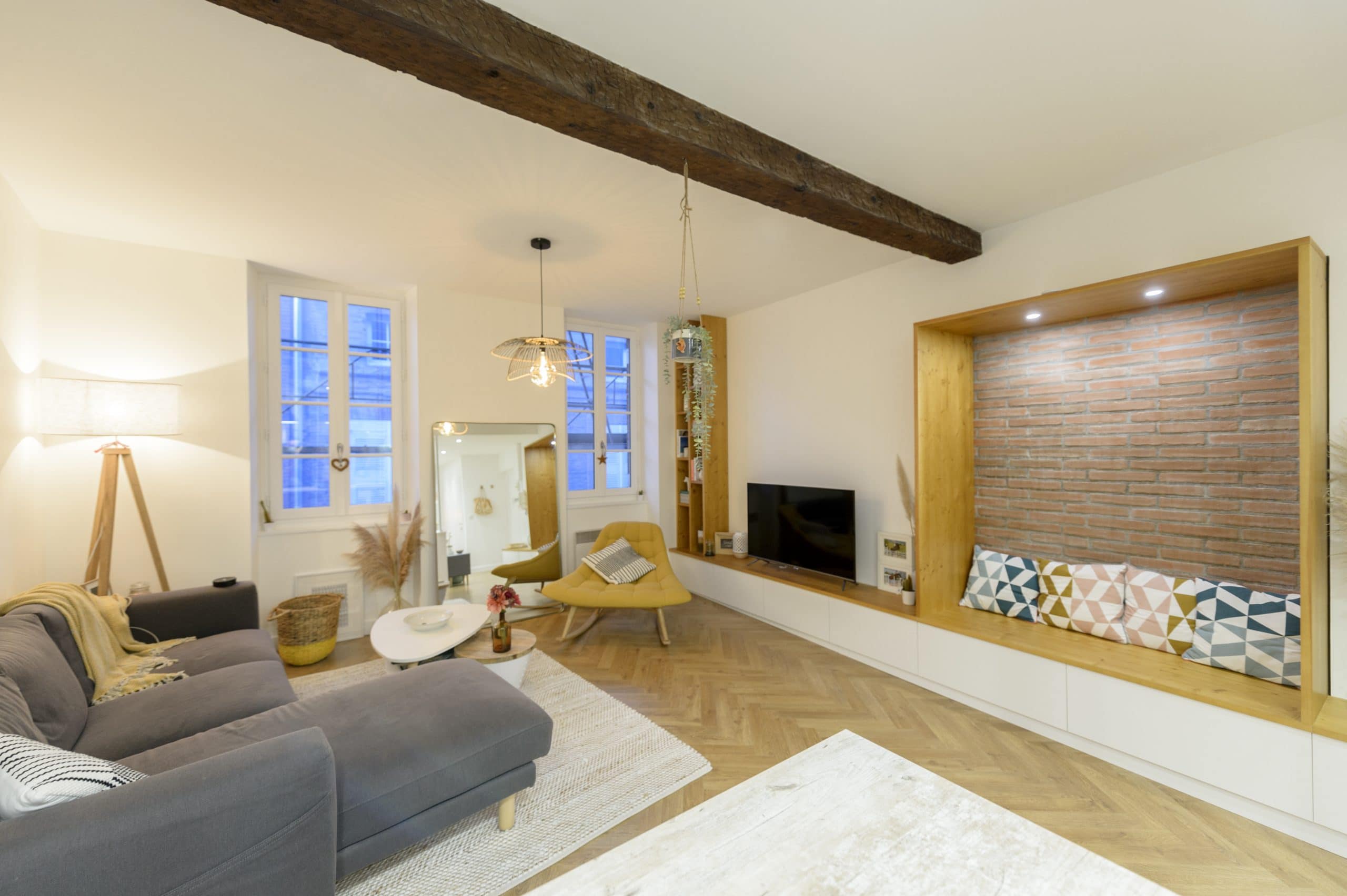 salon decoration cocooning avec meuble tv sur mesure en bois