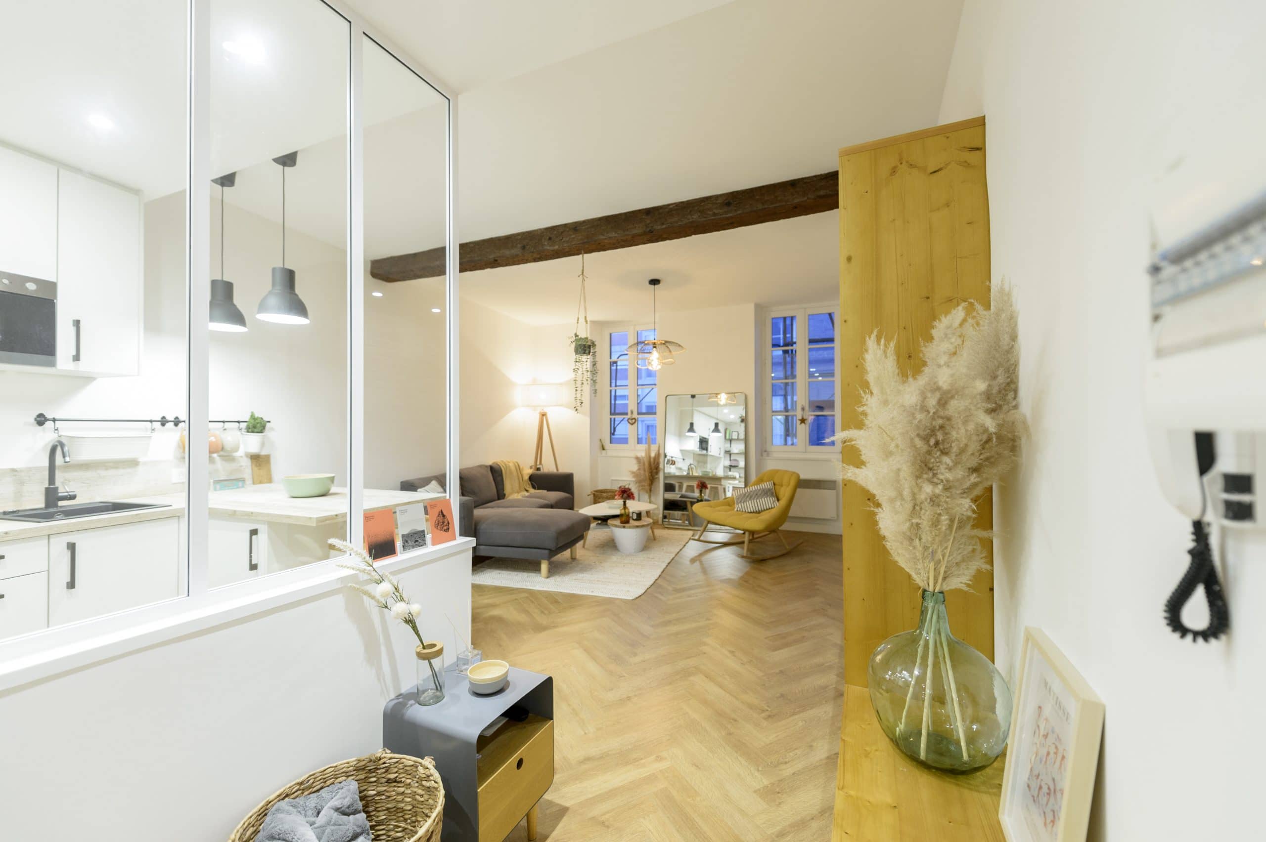 salon decoration cocooning avec parquet