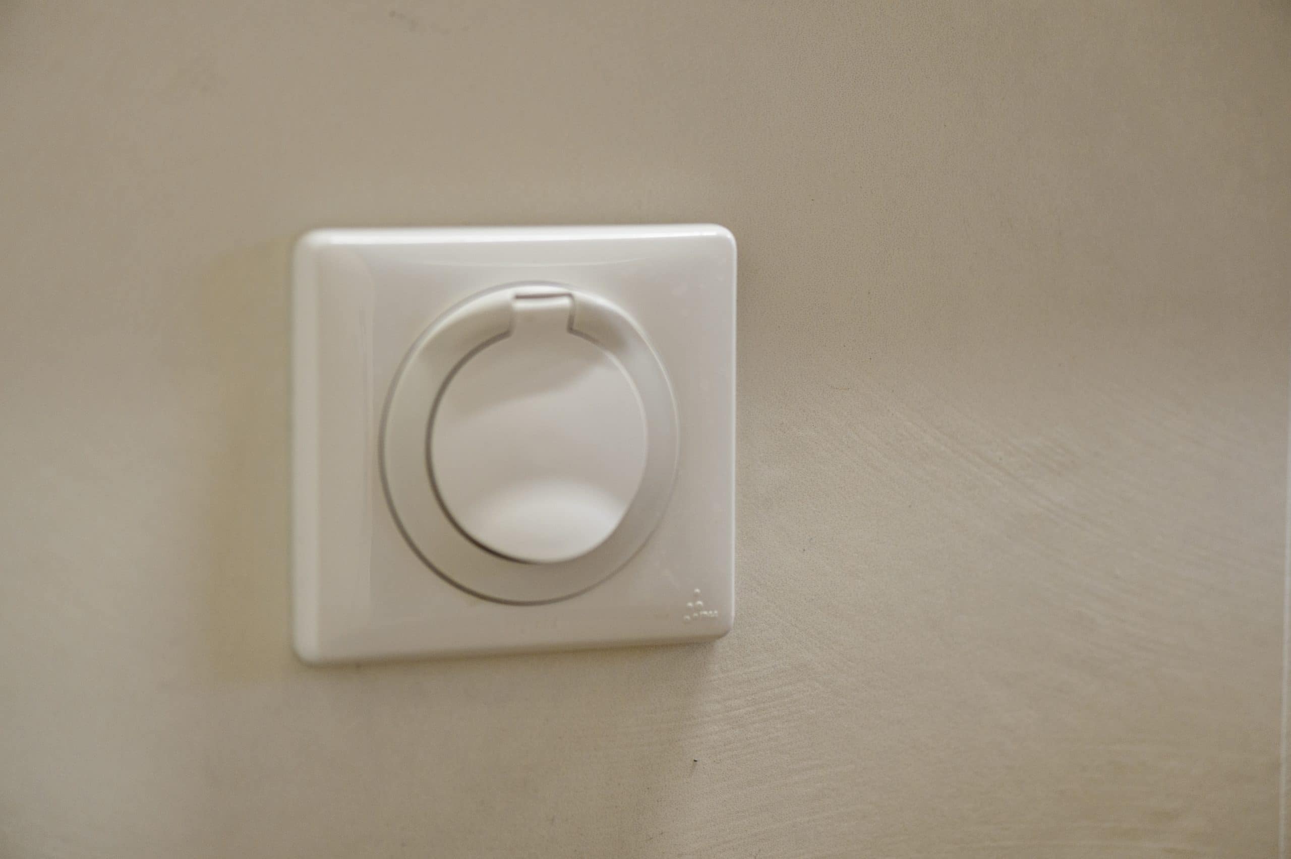 prise avec protection pour salle de bain