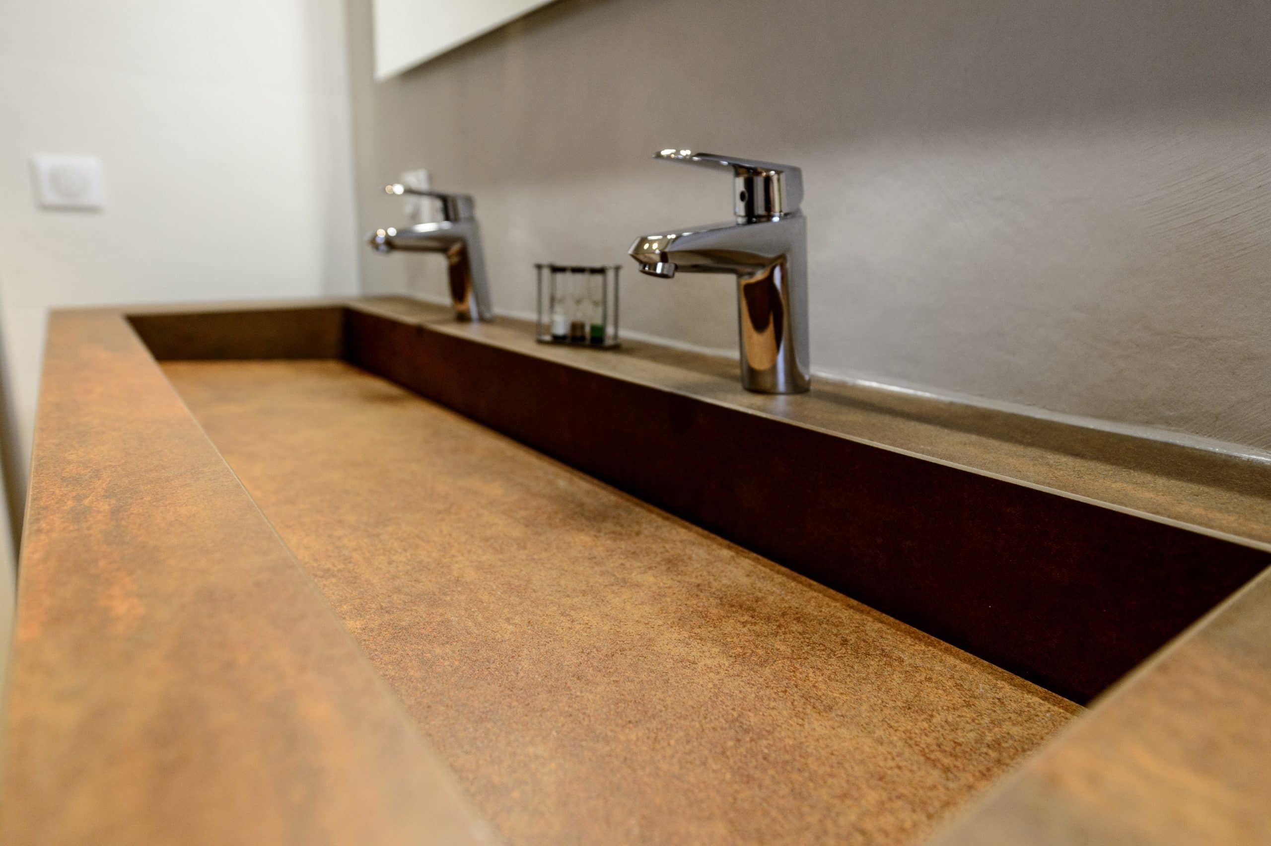 evier salle de bain moderne effet rouille