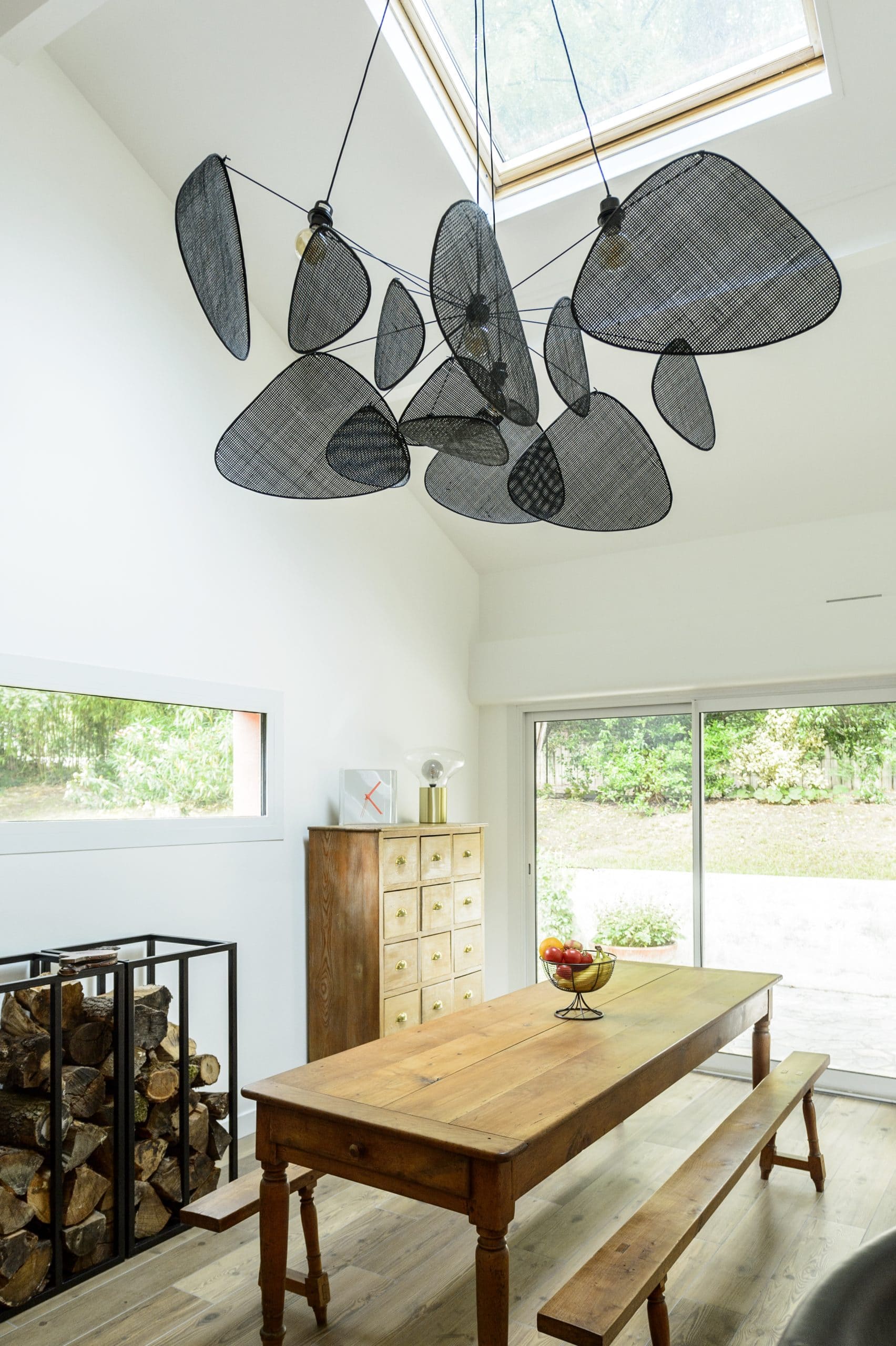 salle a manger suspension lumineuse en cannage noir