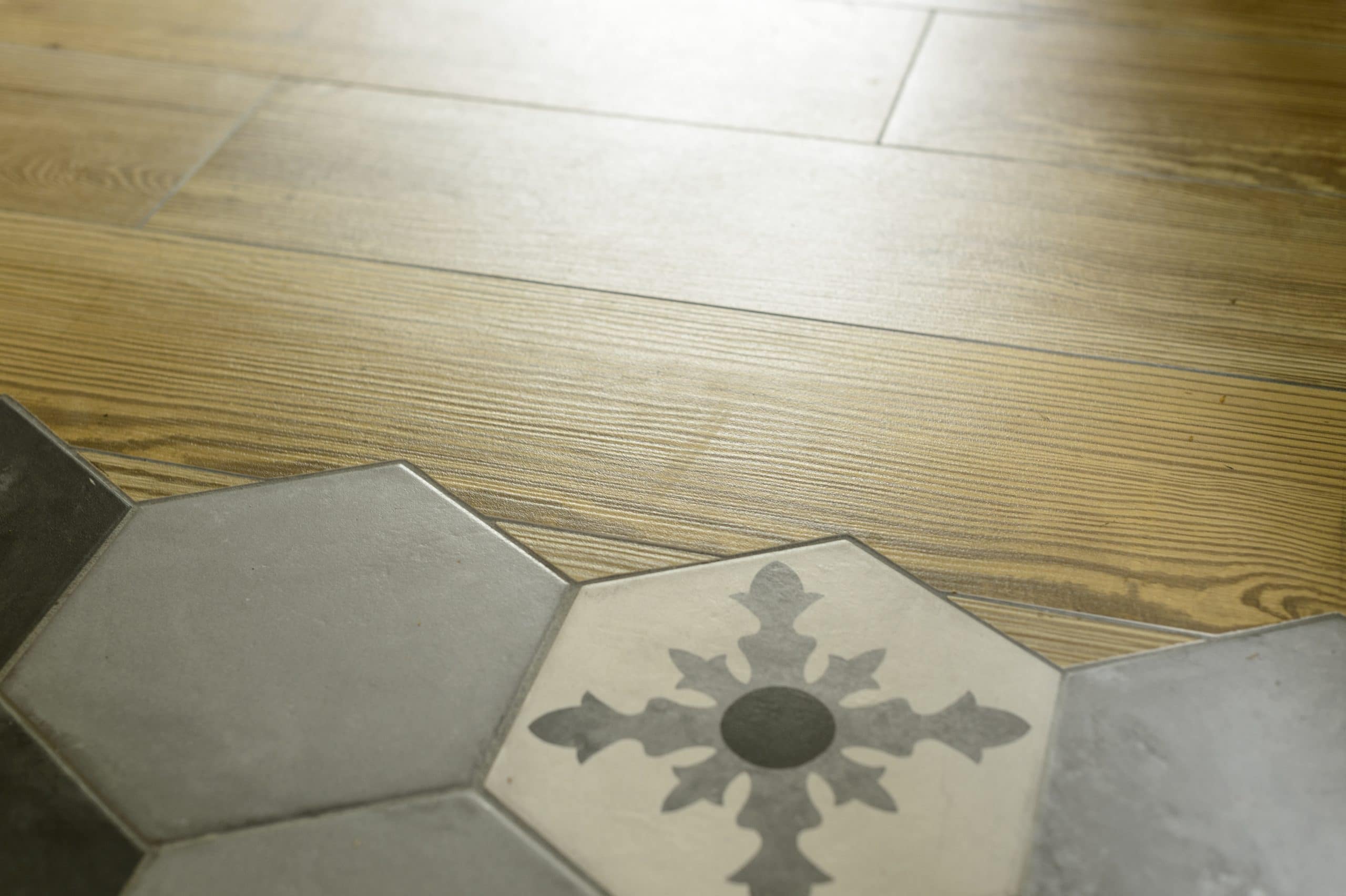 sol carrelage effet bois et carrelage gré cérame