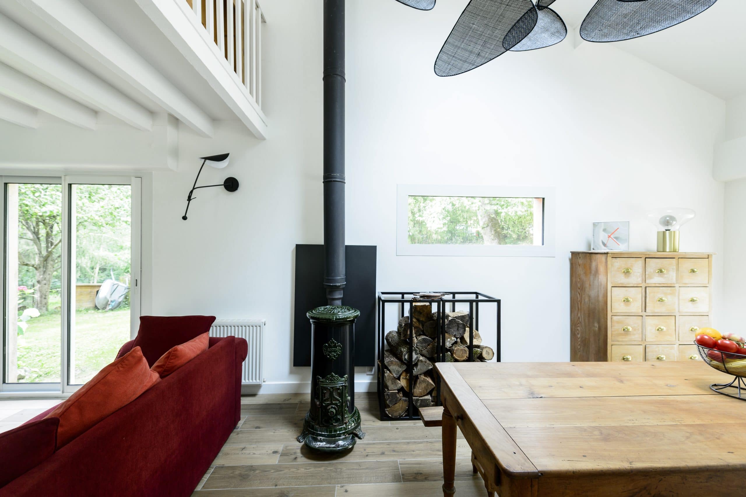 salon cosy avec poele a bois