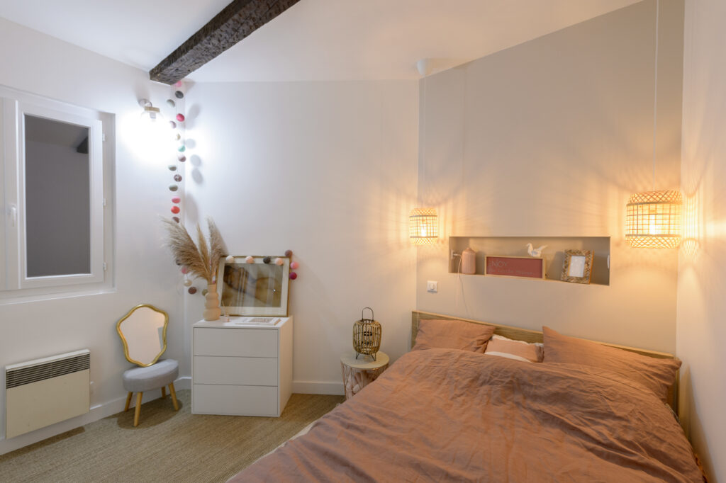 Parquet stratifié avec sous-couche dans la chambre