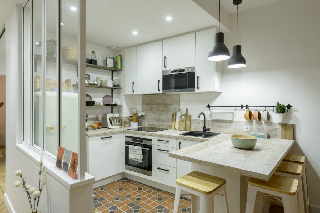 Vue de la cuisine après les travaux dans cet appartement à Toulouse
