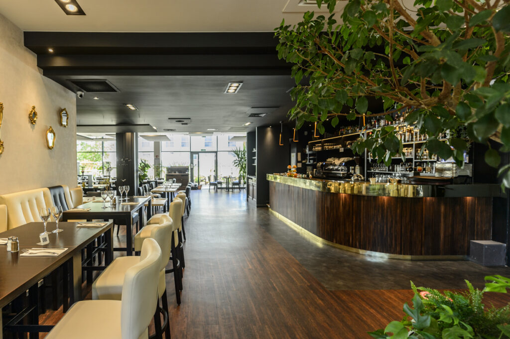 Finitions intérieures réalisées au restaurant L’Aléa Table