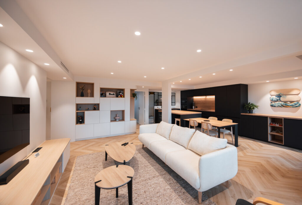 Travaux de peinture dans le salon de l’appartement